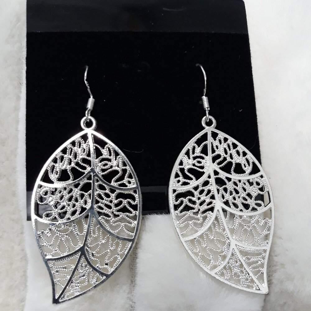 Women's Silver Filigree Leaf Dangle Earrings NEW